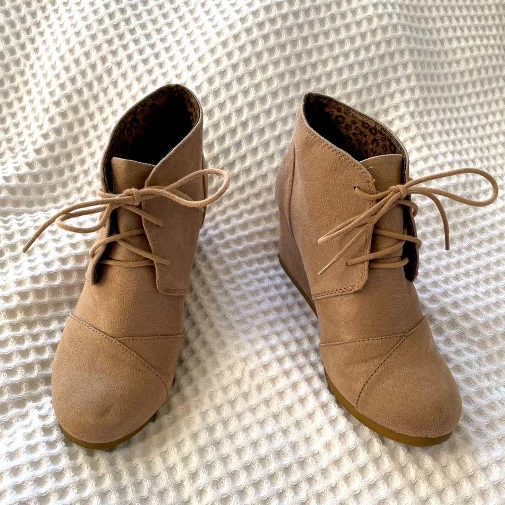 City Classified Wedged Heel Ankle Boots. Size 10